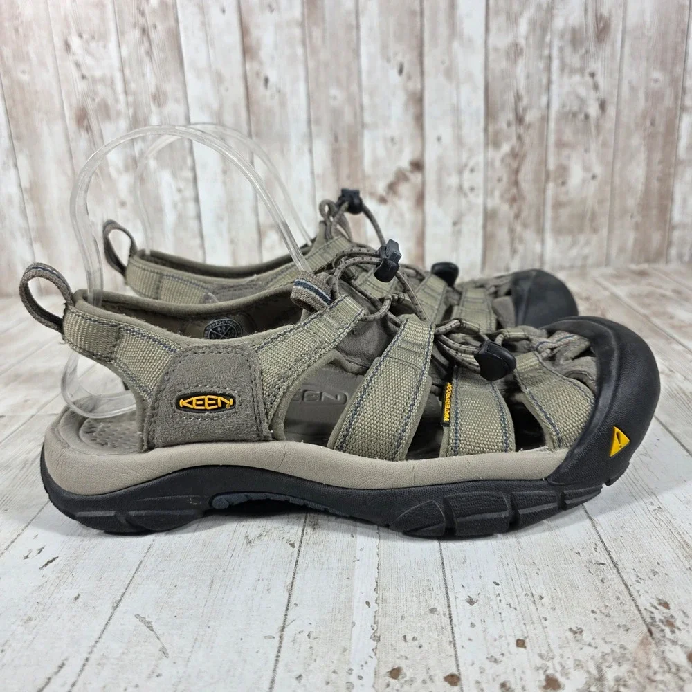 Keen Newport H2 Mens 8.5 Waterproof Hiking Sandals Olive Green Tan 110230-BROB